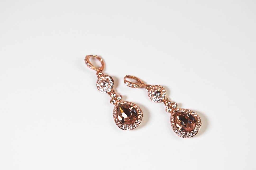 silver-and-brown-beaded-bracelet-asngw4a5-tm