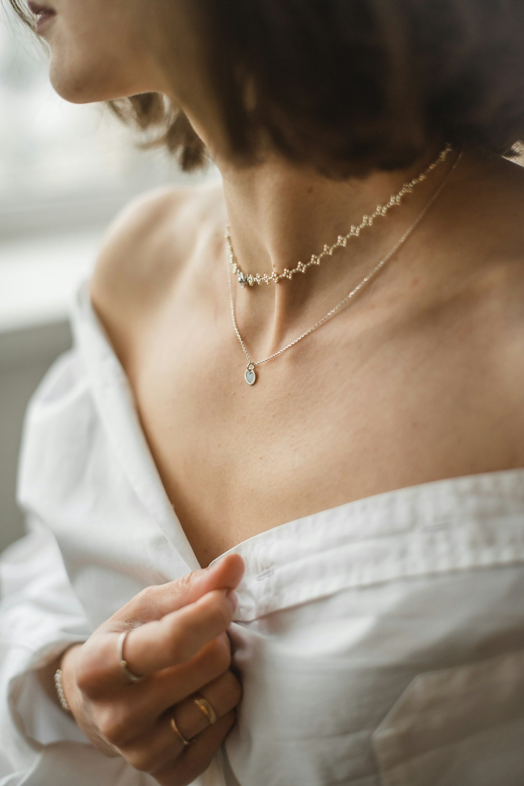 woman-in-white-off-shoulder-shirt-wearing-silver-necklace-cesczzjtreg